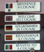 Ved indkørslen til Cognac by, bliver alle hilst velkommen.